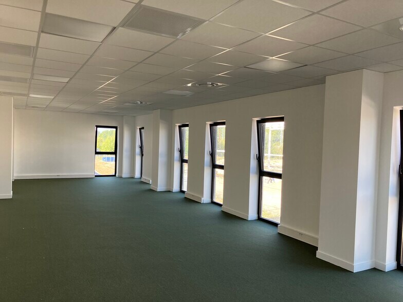470 Rue Des Valets, Montluel à vendre - Photo de l’immeuble – Image 3 sur 10