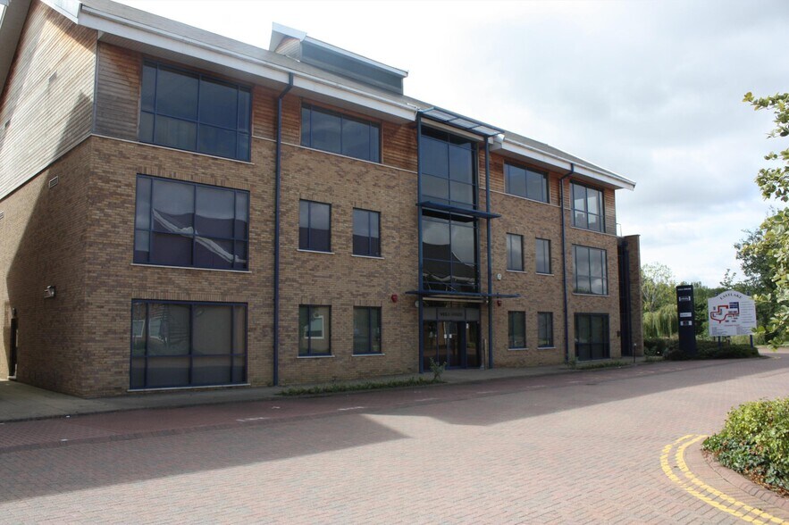 Opal Dr, Milton Keynes à louer - Photo de l’immeuble – Image 1 sur 11
