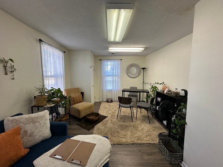 710 Laurens Rd, Greenville, SC à vendre - Photo de l’immeuble – Image 2 sur 35