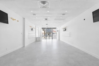 5324-5348 Ch Queen-Mary, Montréal, QC à louer Photo intérieure– Image 2 sur 4