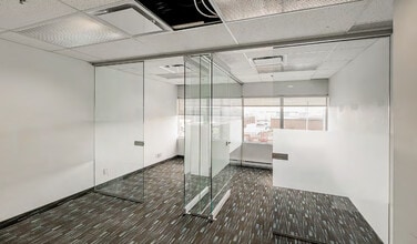 4590-4600 Boul De La Côte-Vertu, Saint-Laurent, QC à louer Photo intérieure– Image 2 sur 5