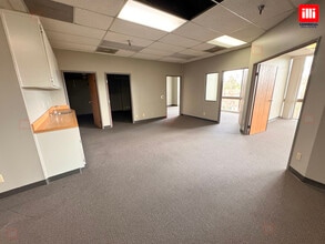 23734 Valencia Blvd, Valencia, CA à louer Photo intérieure– Image 1 sur 4