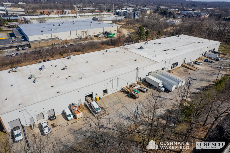 6161 Cochran Rd, Solon, OH à louer - Photo de l’immeuble – Image 3 sur 15