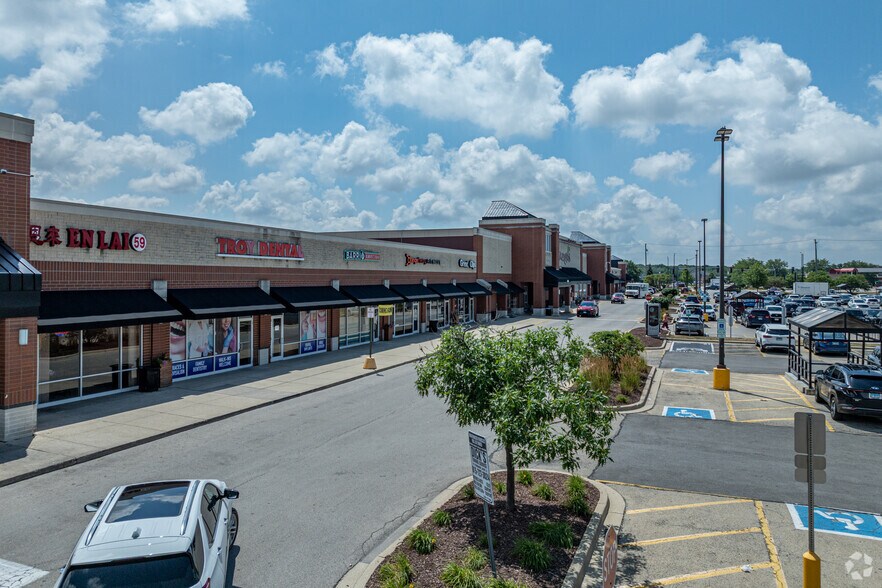 972-994 Brook Forest Ave, Shorewood, IL à louer - Photo principale – Image 1 sur 2