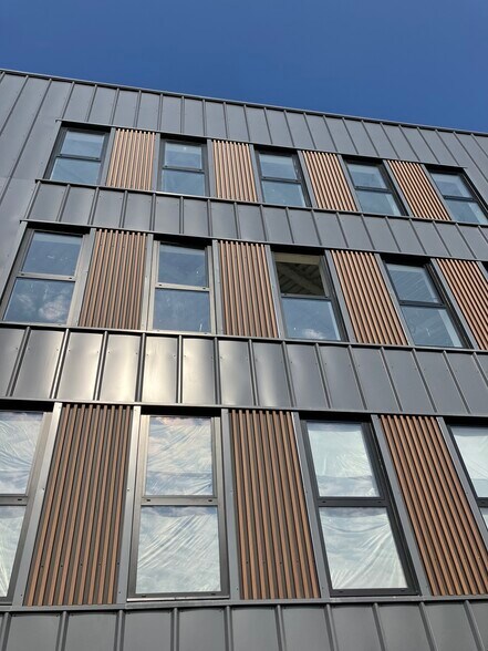 470 Rue Des Valets, Montluel à vendre - Photo de l’immeuble – Image 2 sur 10