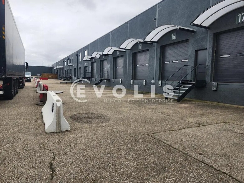 20-24 Avenue Du 24 Août 1944, Corbas à louer - Photo de l’immeuble – Image 3 sur 29