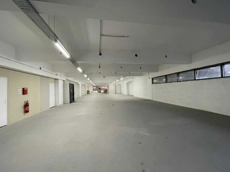 Local d'activités dans Pantin à vendre - Photo de l’immeuble – Image 3 sur 10