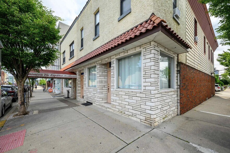 614-616 Broadway, Bayonne, NJ à vendre - Photo de l’immeuble – Image 2 sur 25