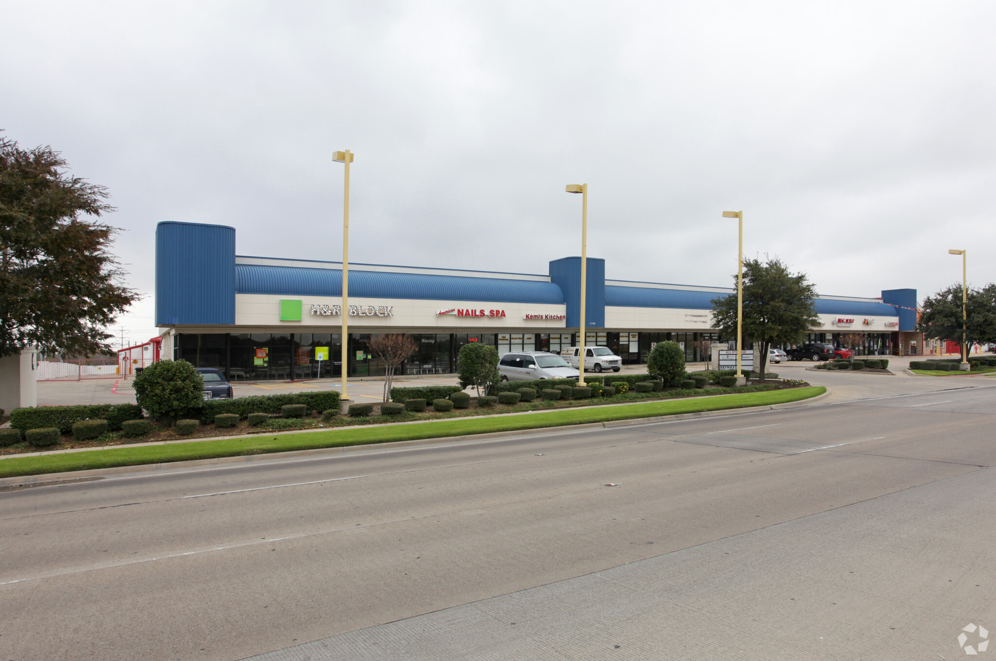 1102 W Pioneer Pky, Grand Prairie, TX à louer Photo principale– Image 1 sur 2