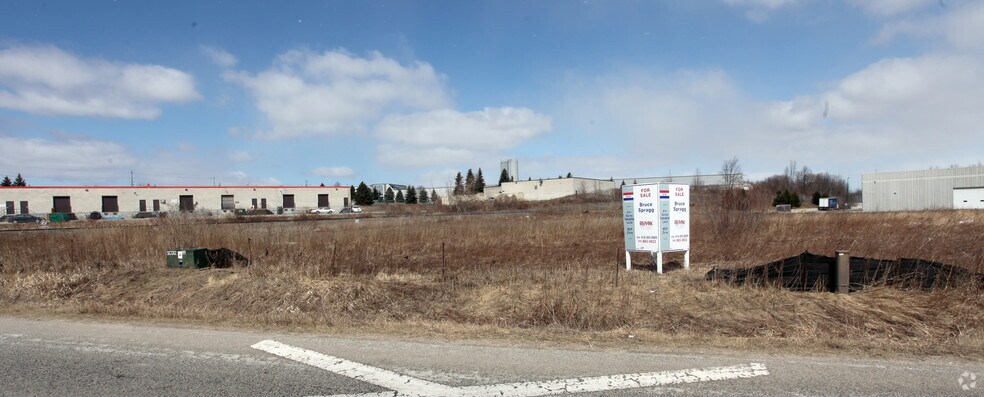 Industrial Rd, Bradford West Gwillimbury, ON à vendre - Photo de l’immeuble – Image 2 sur 2