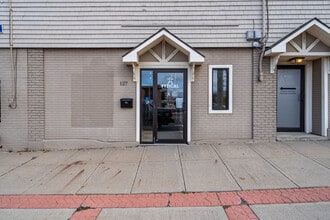 125 E First St, Oswego, NY à louer Photo de l’immeuble– Image 2 sur 18