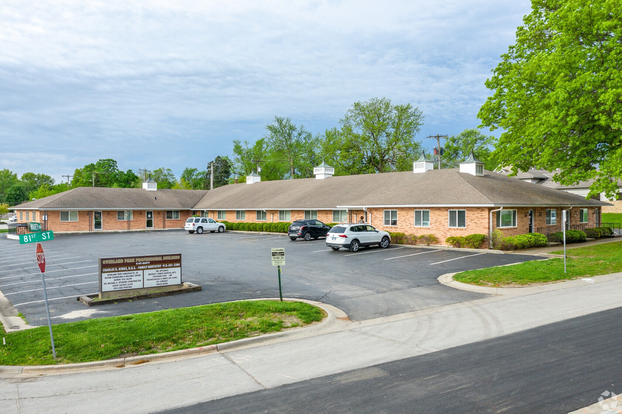 8100 Marty St, Overland Park, KS à louer Photo de l’immeuble– Image 1 sur 6