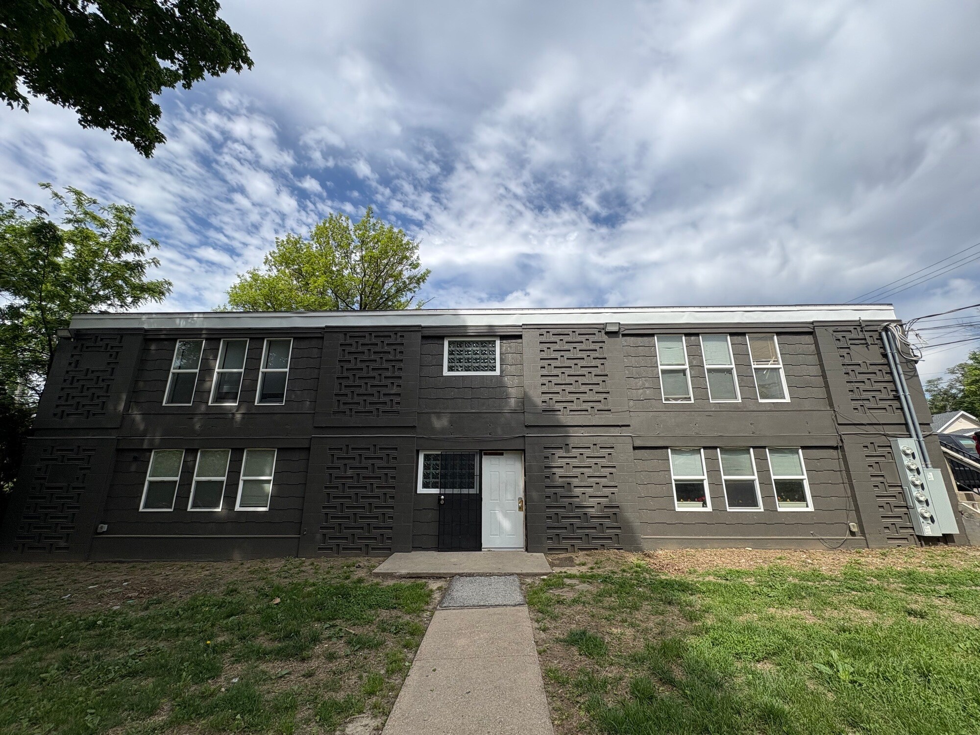 3344-3348 Larimore Ave, Omaha, NE à vendre Photo de l’immeuble– Image 1 sur 11
