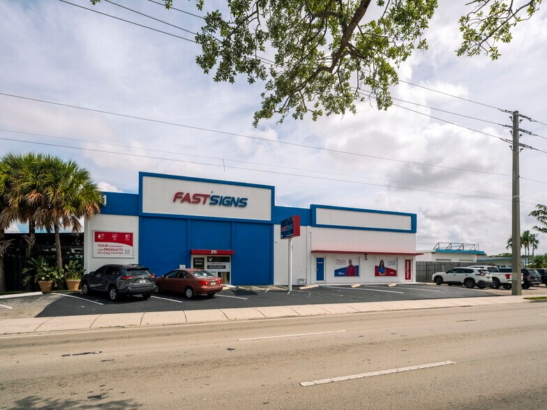 211-215 E Oakland Park, Oakland Park, FL à vendre - Photo de l’immeuble – Image 3 sur 17