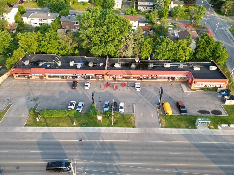 2208 St Joseph Blvd, Ottawa, ON à louer - Photo de l’immeuble – Image 1 sur 9