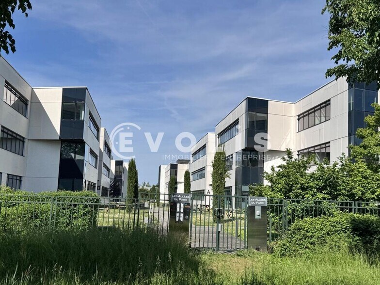 575-655 Allée Des Parcs, Saint-Priest à louer - Photo de l’immeuble – Image 3 sur 9