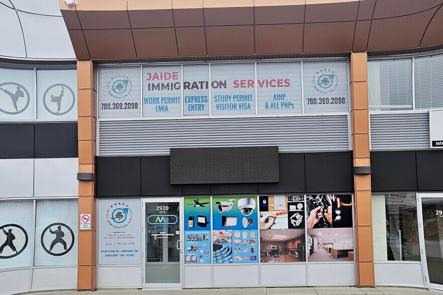 2920 Ellwood Dr SW, Edmonton, AB à vendre - Photo de l’immeuble – Image 2 sur 38