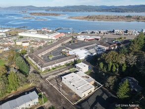 665 Hemlock Ave, Coos Bay, OR à louer Photo intérieure– Image 2 sur 18