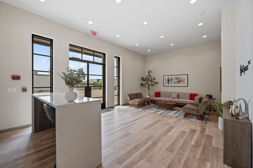 6909 Grand Blvd, Houston, TX à louer - Hall d’entrée – Image 2 sur 25