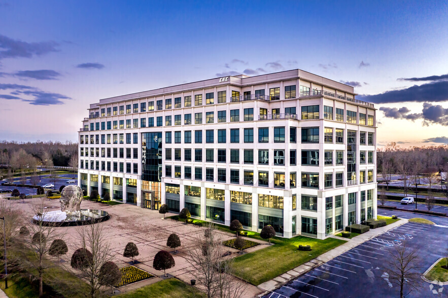 3701 Arco Corporate Dr, Charlotte, NC à louer - Photo de l’immeuble – Image 3 sur 35