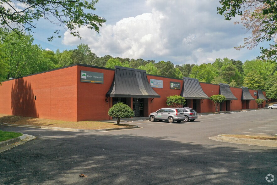 3427 Oakcliff Rd, Doraville, GA à louer - Photo de l’immeuble – Image 2 sur 2