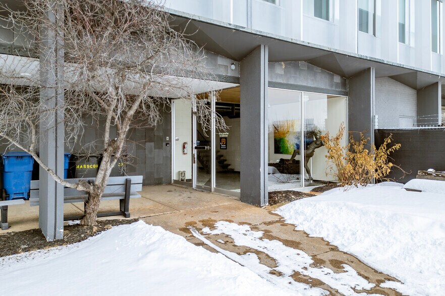 5900 Av Andover, Mt Royal, QC à louer - Photo de l’immeuble – Image 3 sur 4