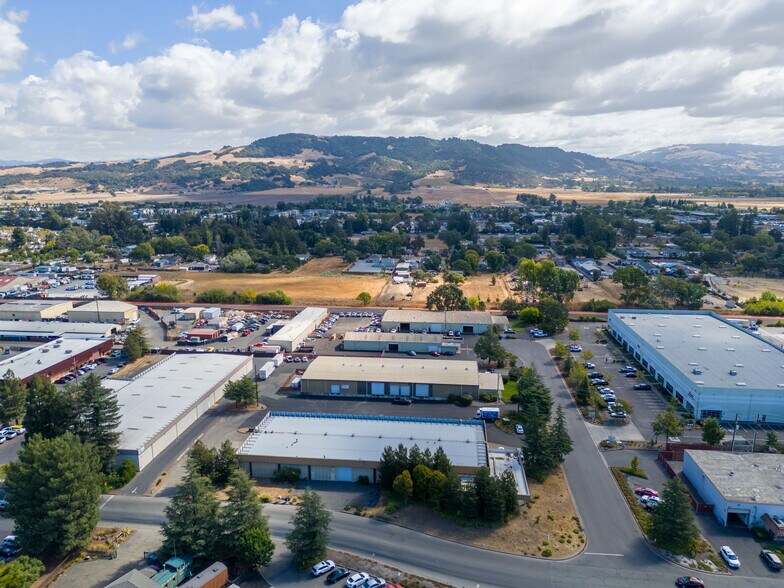 285 Sutton Pl, Santa Rosa, CA à vendre - Aérien – Image 2 sur 5