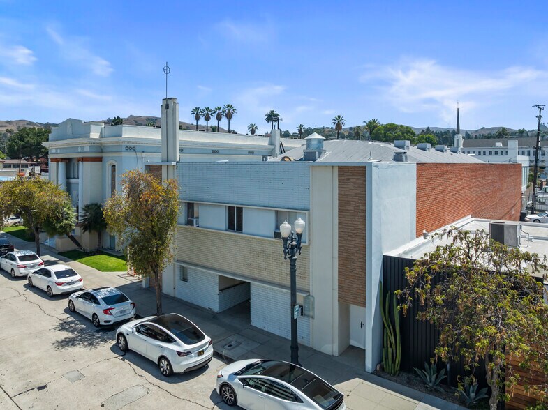 13106 Bailey St, Whittier, CA à vendre - Photo de l’immeuble – Image 2 sur 11