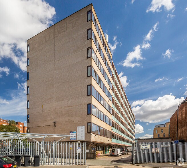 8 Andrews Rd, Londres à louer - Photo de l’immeuble – Image 2 sur 87