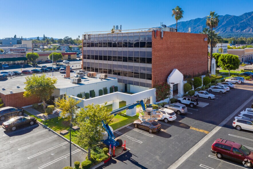 650 W Duarte Rd, Arcadia, CA à louer - Photo de l’immeuble – Image 3 sur 25