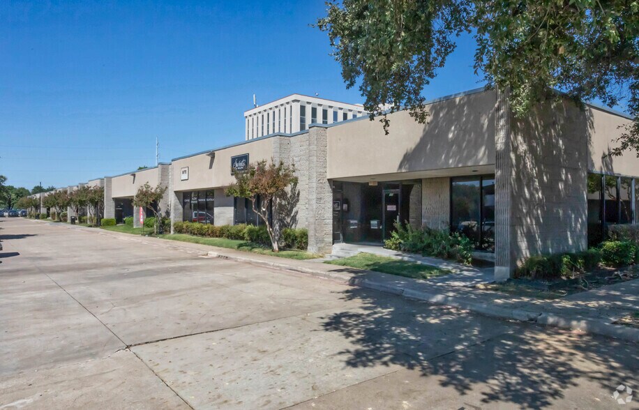 1150 Empire Central Pl, Dallas, TX à louer - Photo de l’immeuble – Image 2 sur 6
