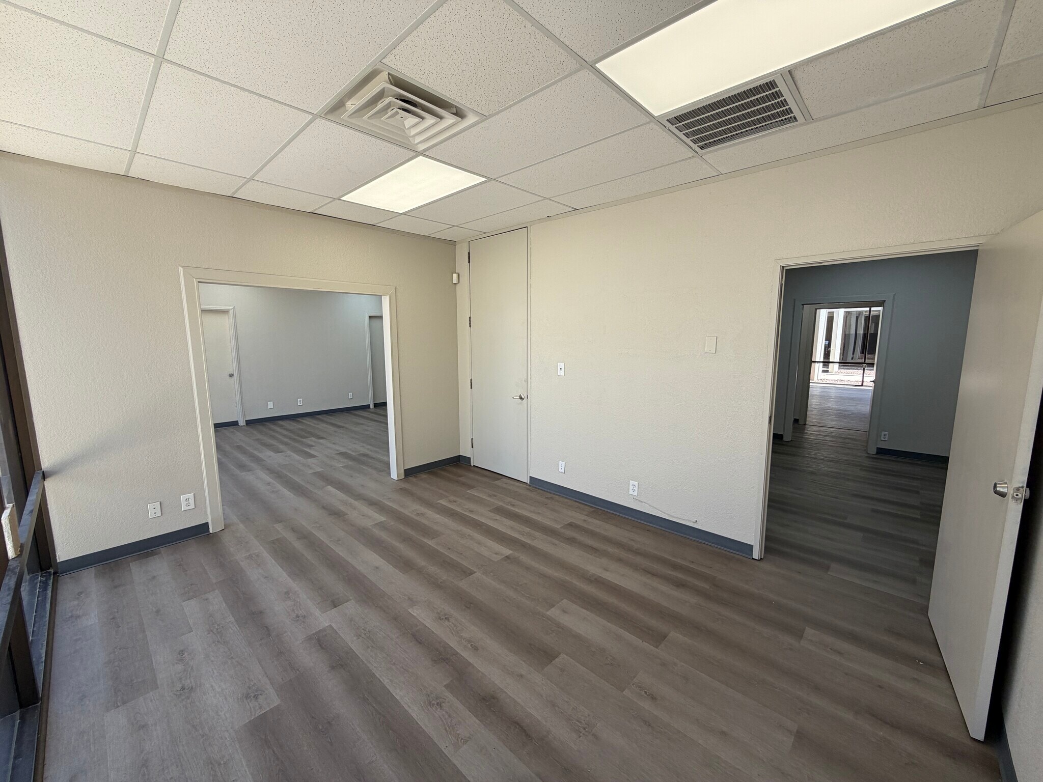 1555 E Flamingo Rd, Las Vegas, NV à louer Photo intérieure– Image 1 sur 8