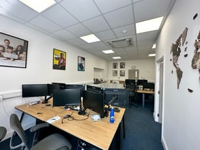 110-114 Golders Green Rd, Londres à louer Photo intérieure– Image 2 sur 4