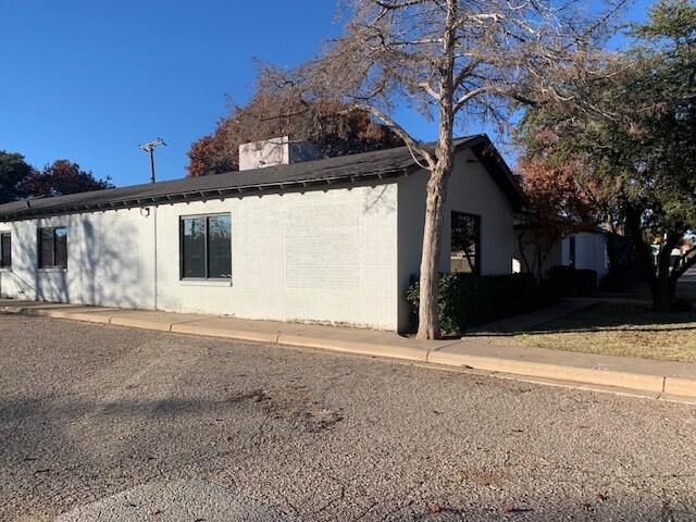 2433 26th St, Lubbock, TX à louer - Photo de l’immeuble – Image 3 sur 9