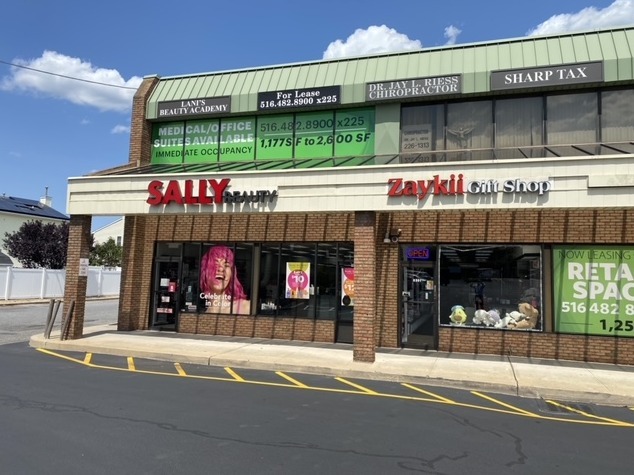 646-656 N Wellwood Ave, Lindenhurst, NY à louer - Photo de l’immeuble – Image 2 sur 4