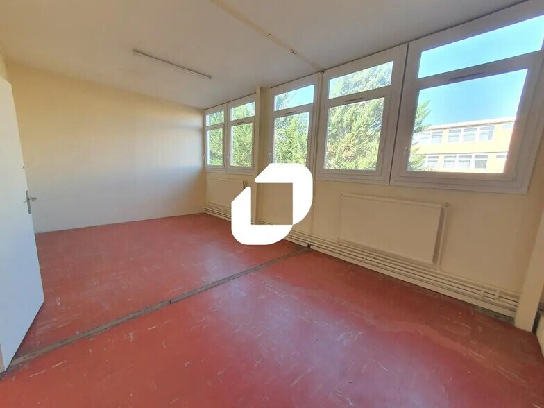 Bureau dans Champigny-sur-Marne à louer - Photo de l’immeuble – Image 3 sur 15