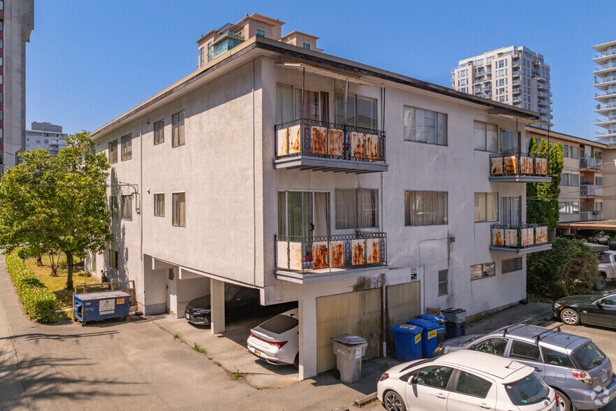 1536 Eastern Ave, North Vancouver, BC à vendre - Photo de l’immeuble – Image 1 sur 2