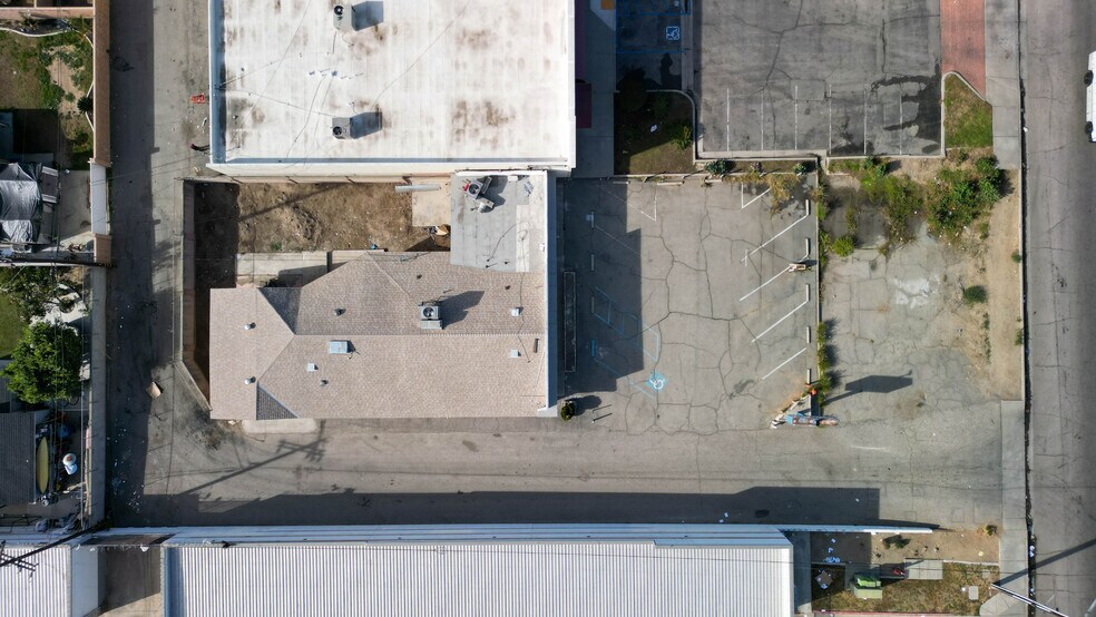 1731 E Highland Ave, San Bernardino, CA à louer - Photo de l’immeuble – Image 2 sur 40