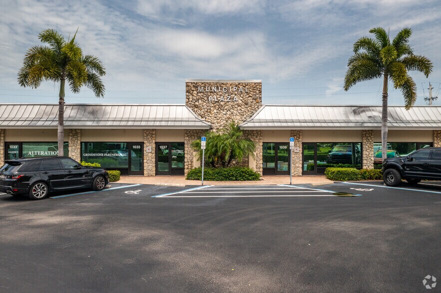 1013 5th Ave N, Naples, FL à vendre - Photo de l’immeuble – Image 2 sur 14