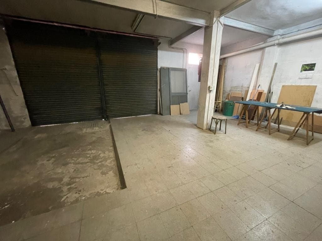 Montcada i Reixac, BAR 08110 - Lot - - - Photo intérieure - Image 1 of 7