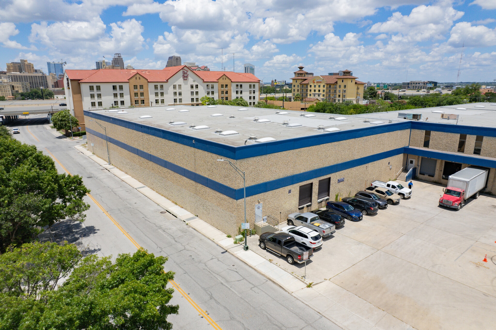 1113-1133 E Houston St, San Antonio, TX à louer Photo de l’immeuble– Image 1 sur 17