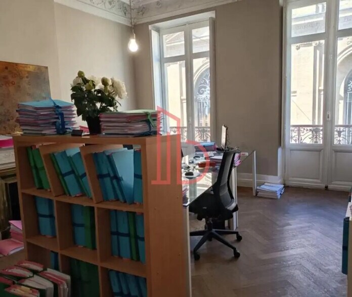 Bureau dans Bordeaux à louer - Photo de l’immeuble – Image 1 sur 8