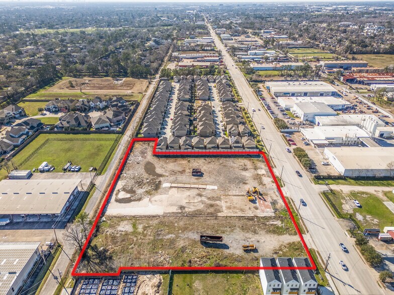 3919 Pinemont Dr, Houston, TX à vendre - Photo de l’immeuble – Image 3 sur 14