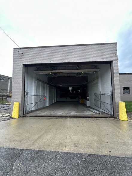 239 Factory St, La Porte, IN à louer - Photo de l’immeuble – Image 2 sur 4