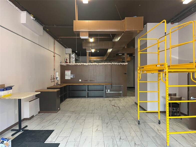 7813 Metropolitan Ave, Middle Village, NY à louer - Photo de l’immeuble – Image 2 sur 7