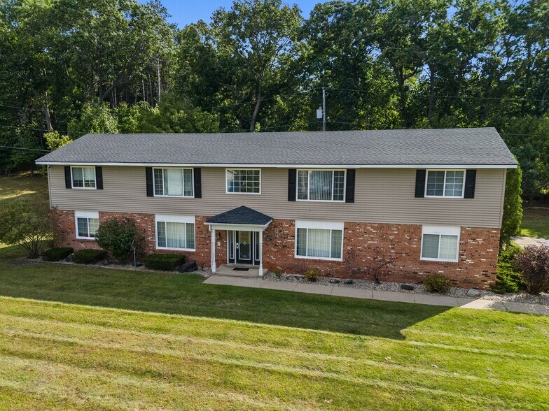 72-96 Village Ct, Ortonville, MI à vendre - Photo de l’immeuble – Image 3 sur 18