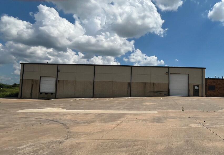 3120 Melcat Dr, Oklahoma City, OK à louer - Photo de l’immeuble – Image 3 sur 9