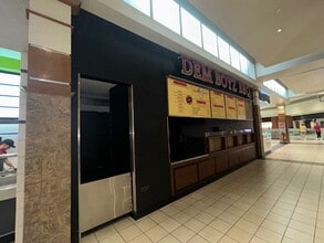 4300 Meadows Ln, Las Vegas, NV à louer Photo intérieure– Image 1 sur 1