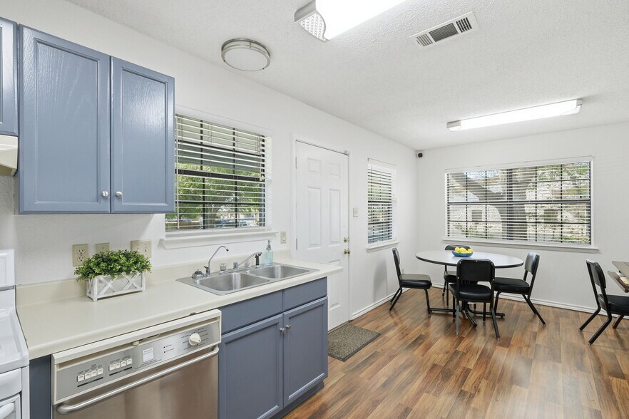 403 W Anderson Ave, Round Rock, TX à vendre - Photo intérieure – Image 3 sur 16