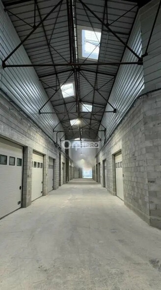 Industriel/Logistique dans Orange à vendre - Photo de l’immeuble – Image 2 sur 4
